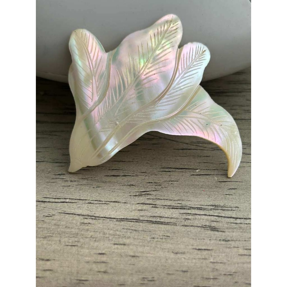 Vintage Nacar Genuino Mother of Pearl Carved‎ Leaf Brooch Iridescent Pin - Picture 6 of 8
